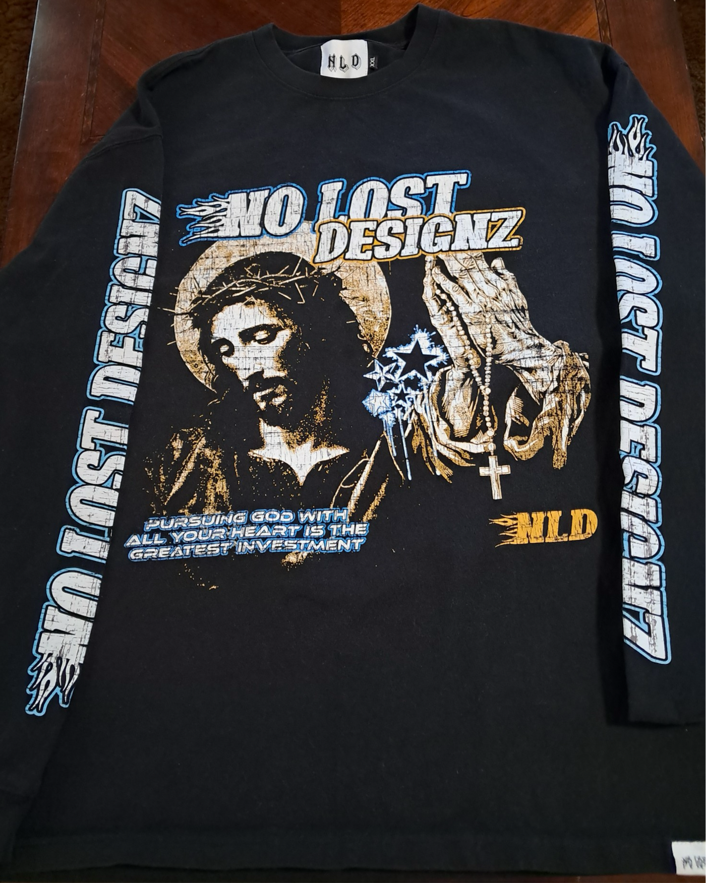 🔥 Stand out in style – the Crown of Thorns long sleeve is a bold statement. 
black and white  
 front 
