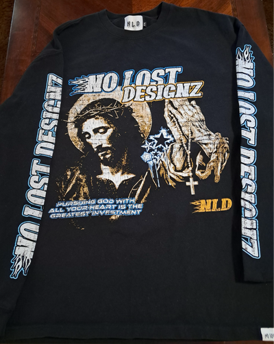 🔥 Stand out in style – the Crown of Thorns long sleeve is a bold statement. 
black and white  
 front 
