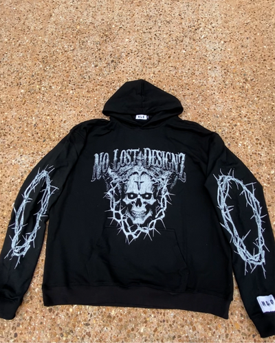 🔥 Own the Streets – The SKULL N THORNS HOODIE is more than fashion, it’s a statement of power, edge, and style.
 Black and white 
Front 
