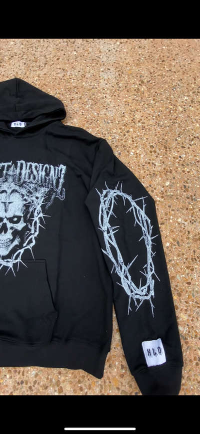 🎯 Limited & Loaded with Attitude – Don’t just wear a hoodie… wear the SKULL N THORNS and own the vibe.
Black and white 
Front 